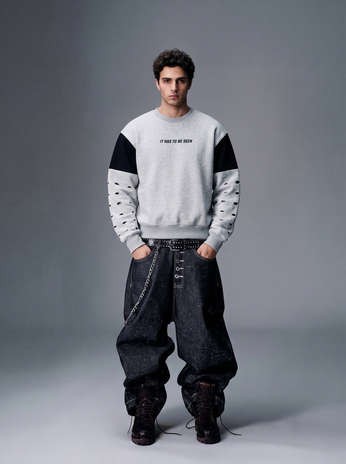 GREY CREWNECK SWEATSHIRT